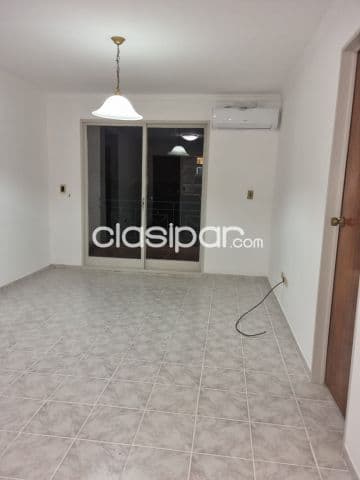 Departamento en condominio de dos habitaciones con cochera zona shopping Pinedo y U.N.A