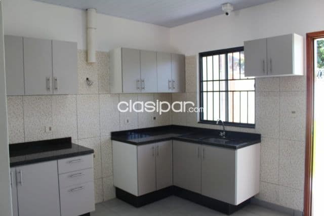 Chalet a estrenar barrio mbocayaty - Ñemby