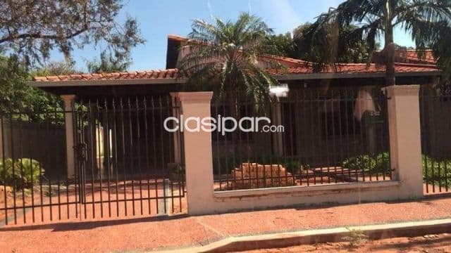 Casa en Luque zona conmebol cód. 3725