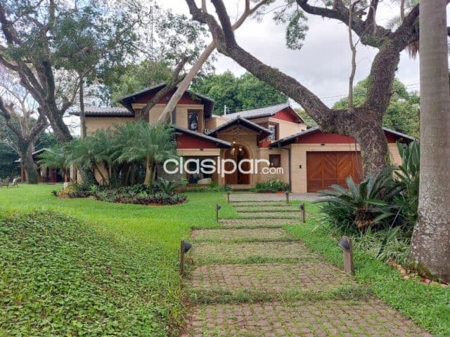 Yacht y golf club – lambare: Importante residencia amoblada, altamente segura, ubicación p
