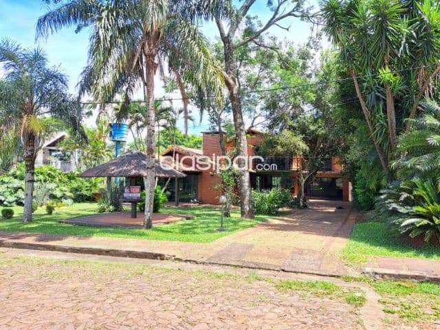 casa con piscina en el barrio Rio Beach: 4 habitaciones y 4 baños