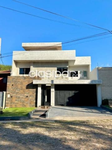 Moderna Residencia en Lambaré