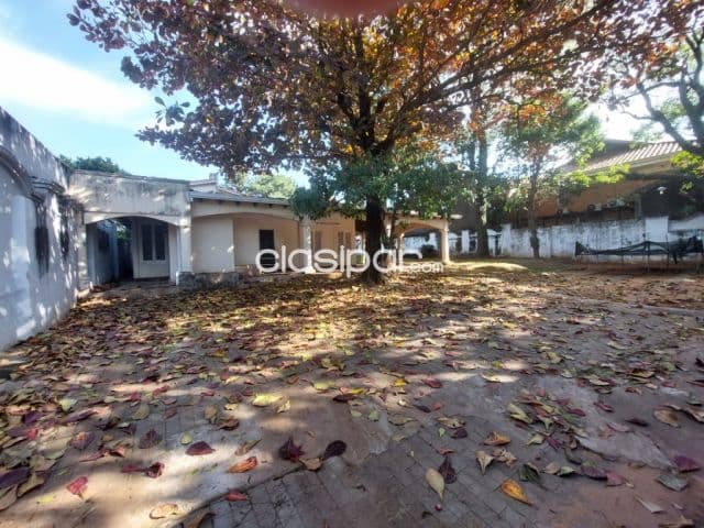 amplio terreno de 960 m2 con construccion