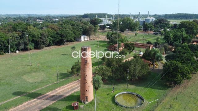 Gran campo con depósitos sobre ruta en liberación