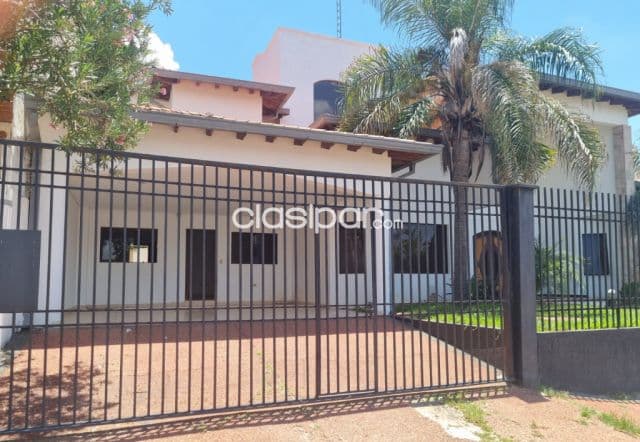 Prox. Ykua sati: Esplendida residencia, 5 suites, amplia recepción, gran jardín, piscina