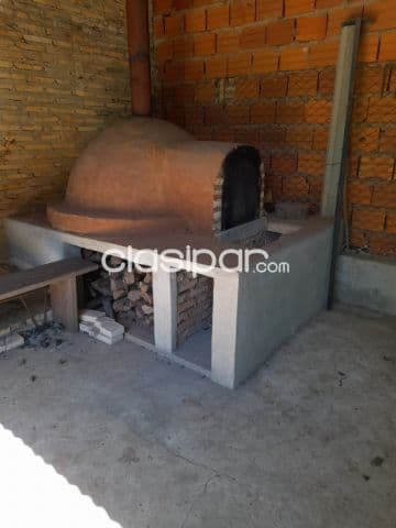 amplia casa en Ñemby barrio San Carlos financio con entrega