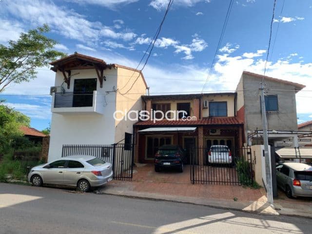 En VENTA CASA en Lambaré, Barrio Apua. 4 dormitorios (3 en suite). Baño Social. (ID1862)