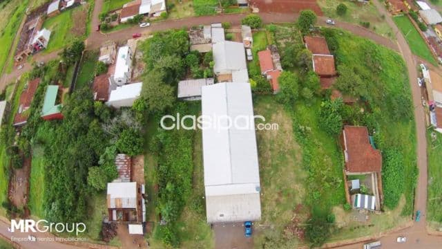 Local comercial en Encarnación - cancha de futbol sobre avenida