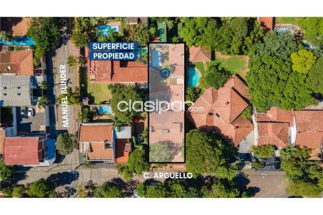 Casa 2 plantas a refraccionar 4 suites y piscina- bo.los laureles -terreno 772 m2