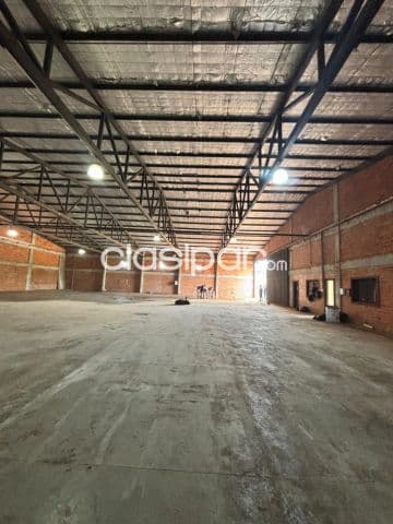 Mr. Alonso: 1.000 m2, impecable deposito empresarial / logístico + oficina + maniobra de V