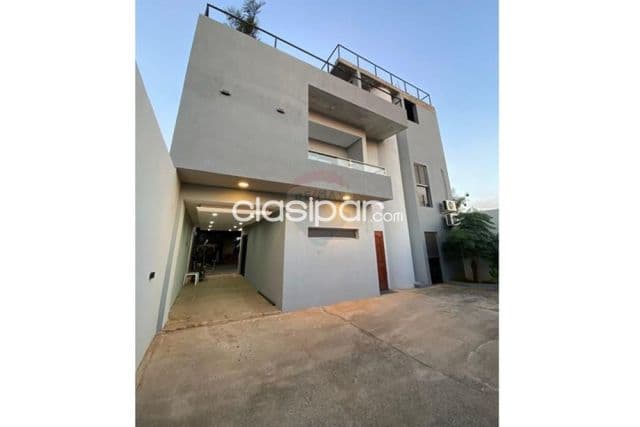 🏡 imponente casa en ypané – 3 niveles, piscina, quincho y 500 m² construidos