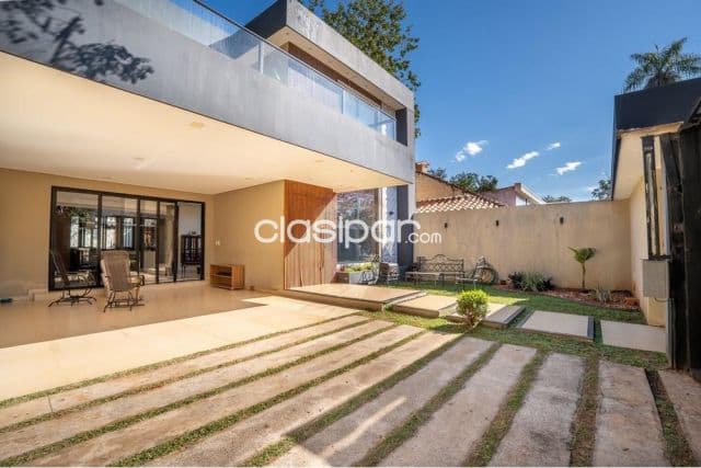 Lujosa Residencia en Zona Pinedo