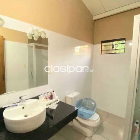 Casa en lambare cod 4904
