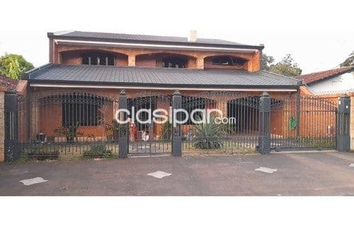 Residencia con piscina en San Lorenzo bo Las Mercedes