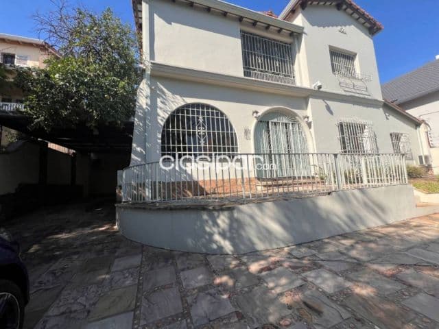 Hermosa y amplia casa de 7 dormitorios en barrio ciudad nueva, ideal para oficinas