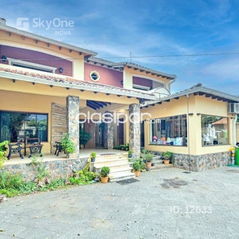 Casa en lambare barrio kennedy
