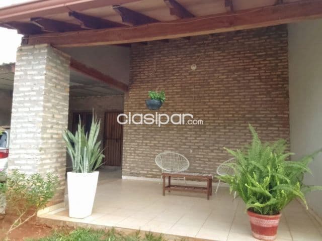 Coqueto Chalet con amplio terreno de calle a calle Villa Elisa, Mbocajaty