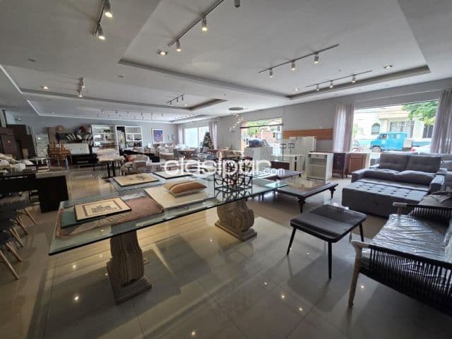 Salón comercial en alquiler zona Av Choferes del Chaco