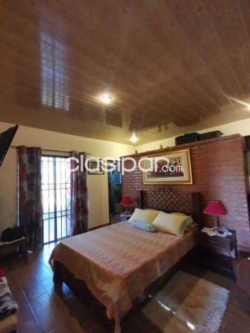 Coqueta casa en la ciudad de limpio
