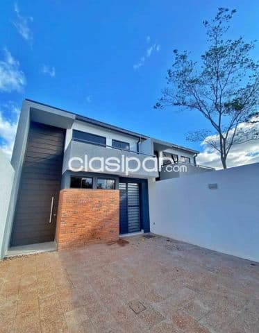 Moderno Duplex de 3 dormitorios con piscina en Luque barrio Loma Merlo