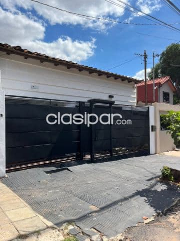 Hermosa casa refaccionada a nueva barrio Jara zona colegio francés