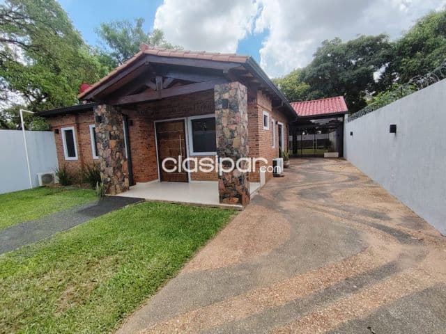 Casa con piscina en Mariano Roque Alonso Zona Shopping MRA