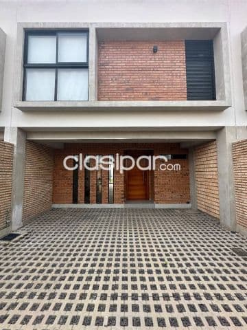 4 dúplex 3 dormitorios con renta activa en Luque cerca del aeropuerto