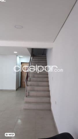 Tinglado con showroom a estrenar en San Lorenzo