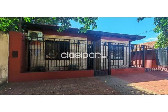 Casa con local comercial en esquina estrategica