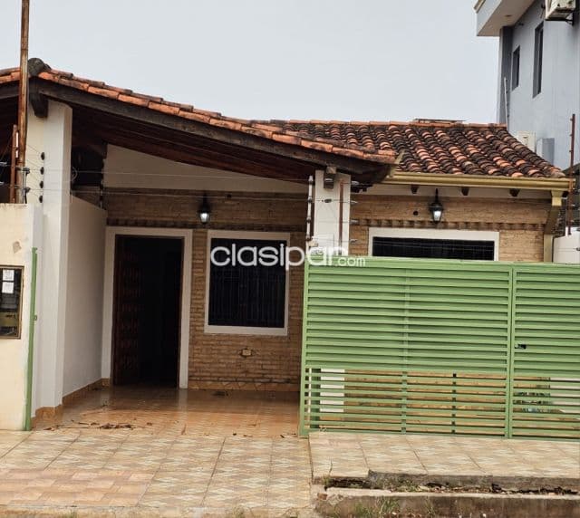 En Venta. Chalet primera vivienda en CDE. Área 4