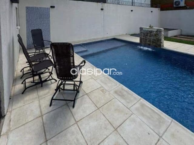 Lujosa residencia con piscina quincho climatizado vendo en Lambaré !!