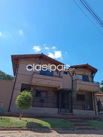 Casa de 3 dormitorios con piscina en zona Luisito de Villa Elisa