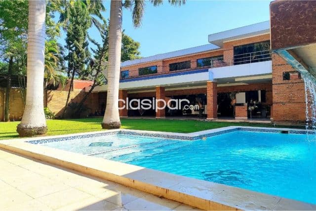 Residencia en venta en barrio mcal. Estigarribia!!