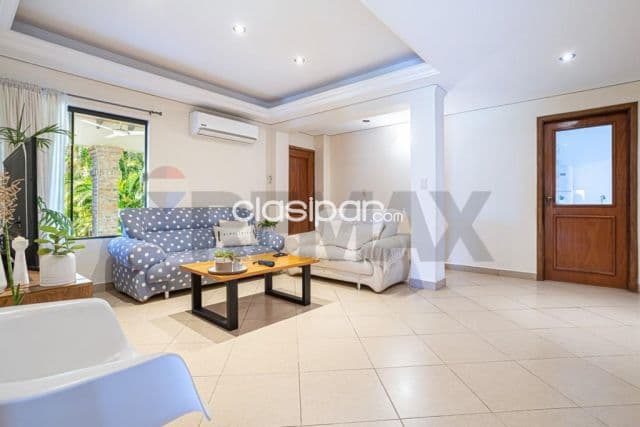 En Venta! Hermosa Casa con amplio patio en Lambaré, Barrio Kennedy!!
