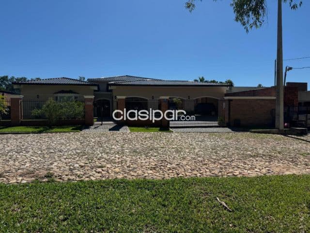 O vendo casa en surubii cod 7028