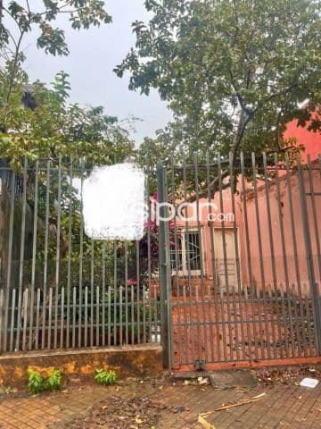 Terreno con casa a demoler o refaccionar en vista alegre -lambare