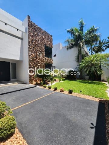 Casa en Venta de 4 habitaciones en Suite, amoblada y equipada Barrio Los Laureles