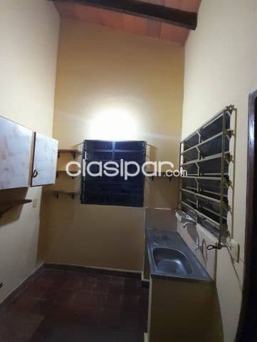 Casa 75m2 3 Dorm en Barrio Mora Cue Luque - Muy Buen Estado