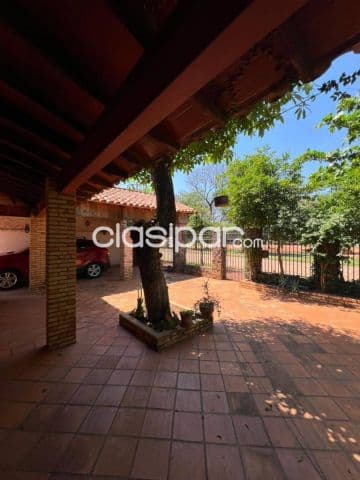Casa 3 Dorm en Barrio Campo Via Luque - 360m2 a Remodelar