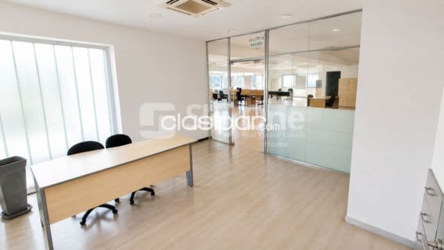 Oficina corporativa totalmente amoblada y equipada en el eje corporativo