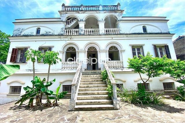 Residencia zona Yacht y Golf Club Lambare