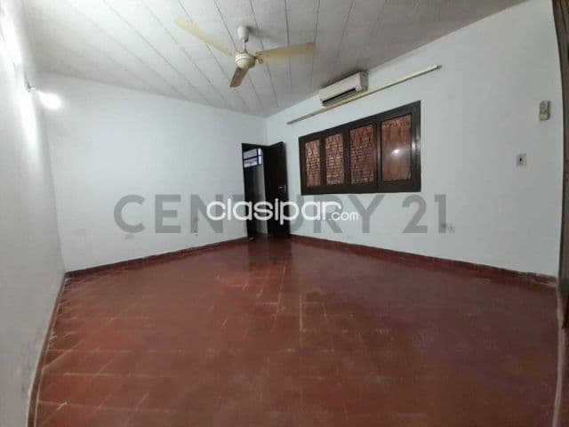 Se vende casa en sajonia, zona la crucecita