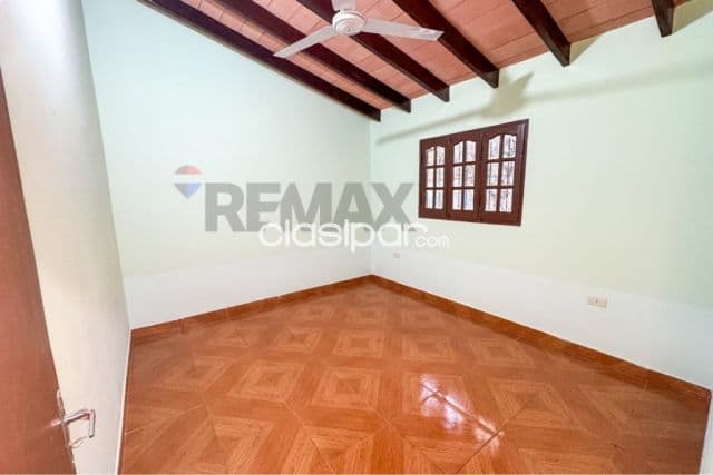 ¡Tu Casa Soñada en Altos: Espacio y Comodidad!