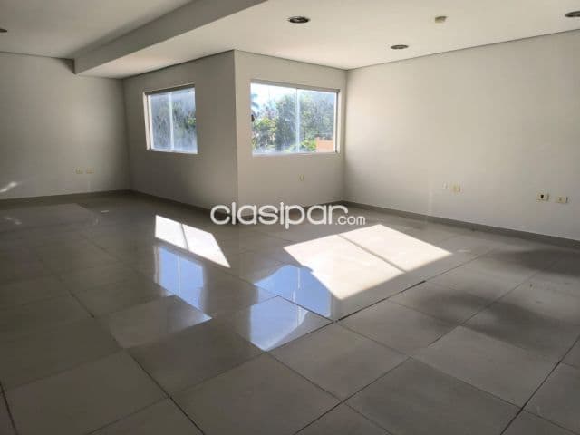 🏢 *¡Excelente propiedad para oficinas o inversión!* 🏢
