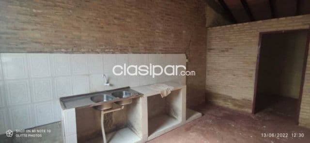 Casa en Fernando de la Mora - barrio estanzuela