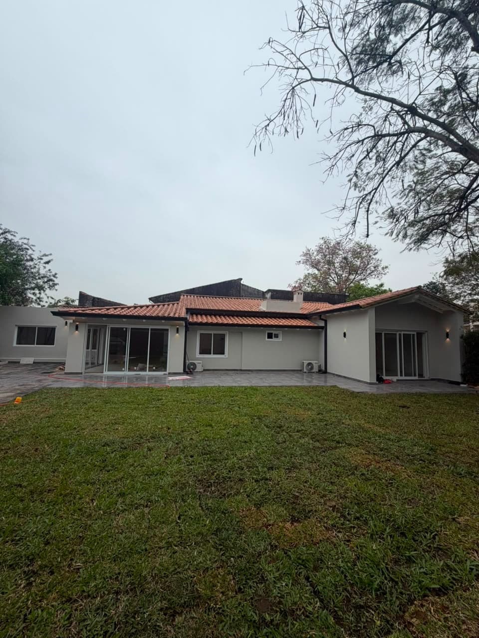 Casa con amplio jardin
